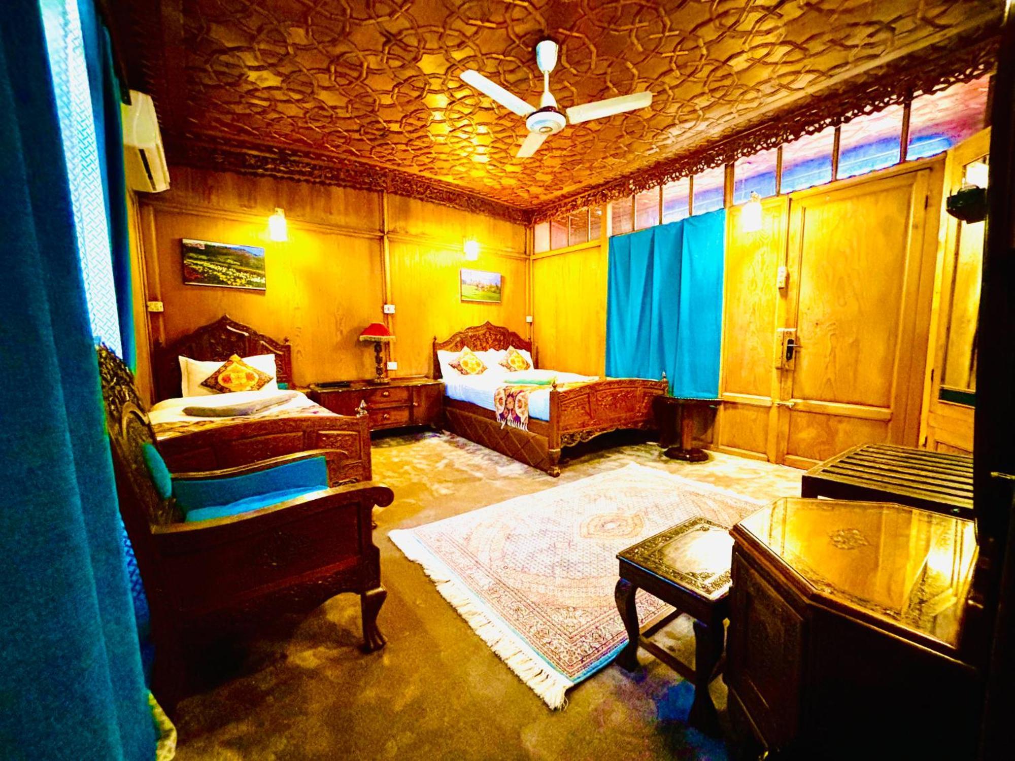 The Badyari Palace Houseboats Srinagar  Exterior photo