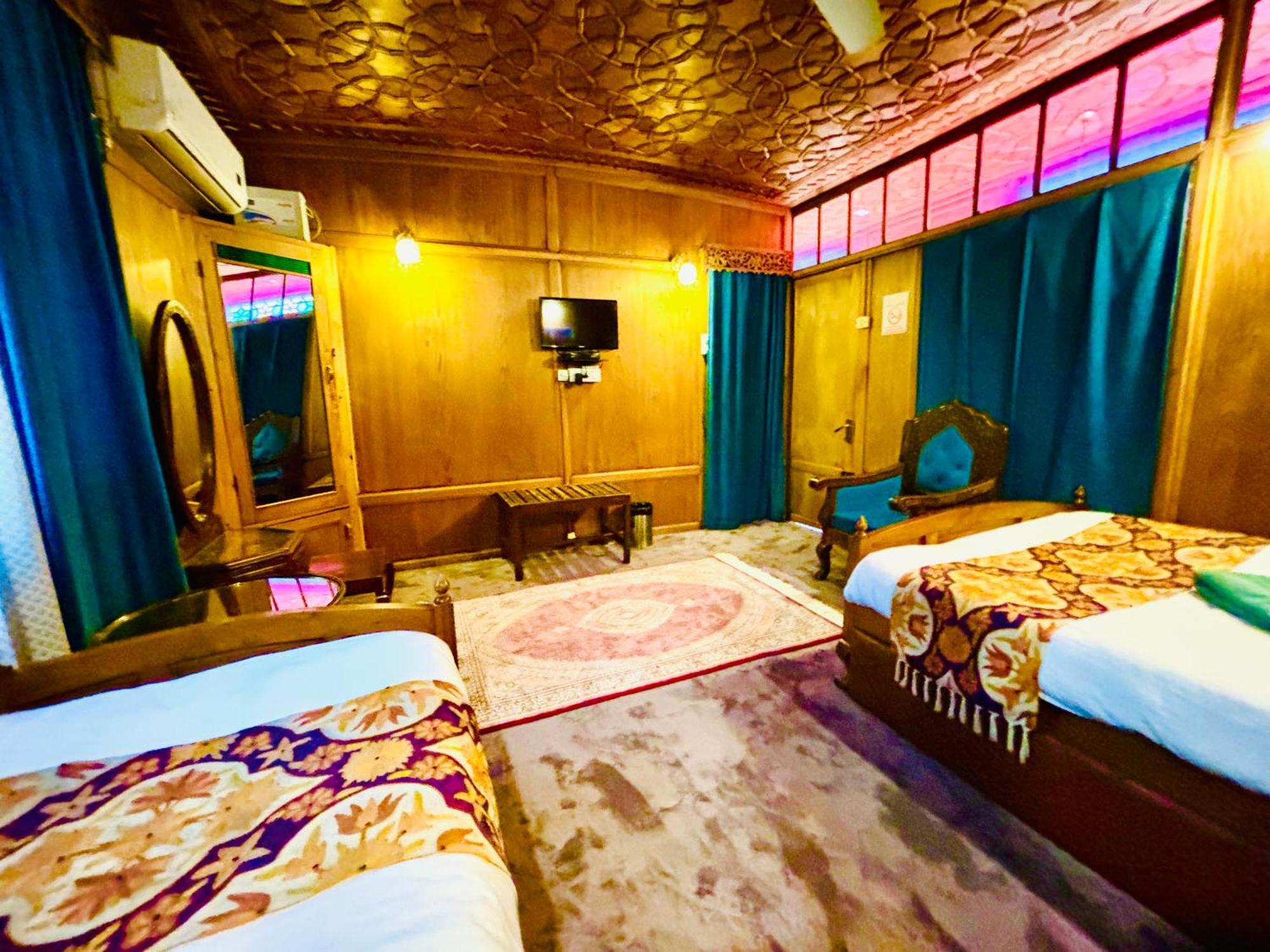 The Badyari Palace Houseboats Srinagar  Exterior photo