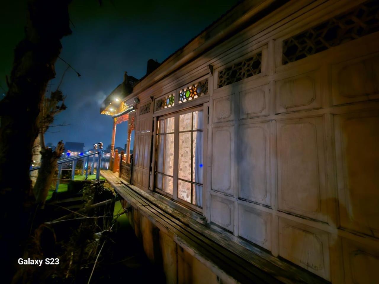 The Badyari Palace Houseboats Srinagar  Exterior photo