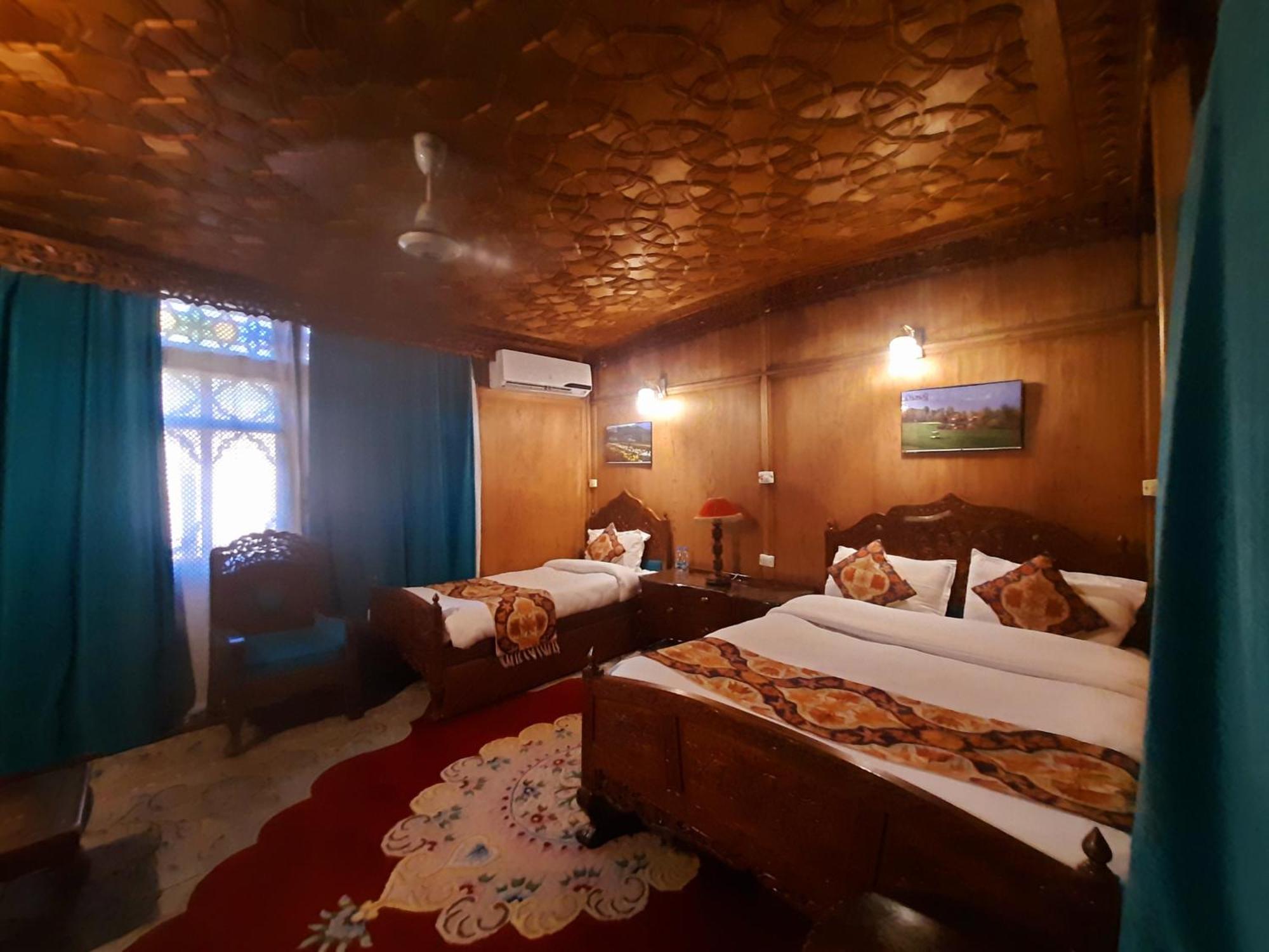 The Badyari Palace Houseboats Srinagar  Exterior photo