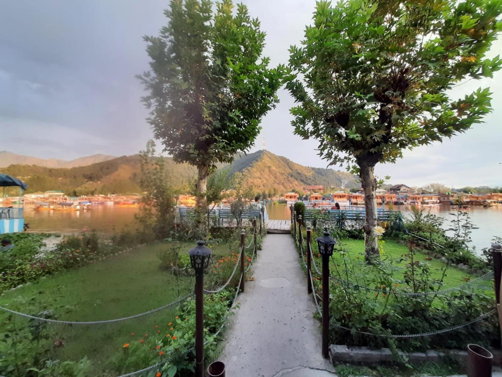 The Badyari Palace Houseboats Srinagar  Exterior photo