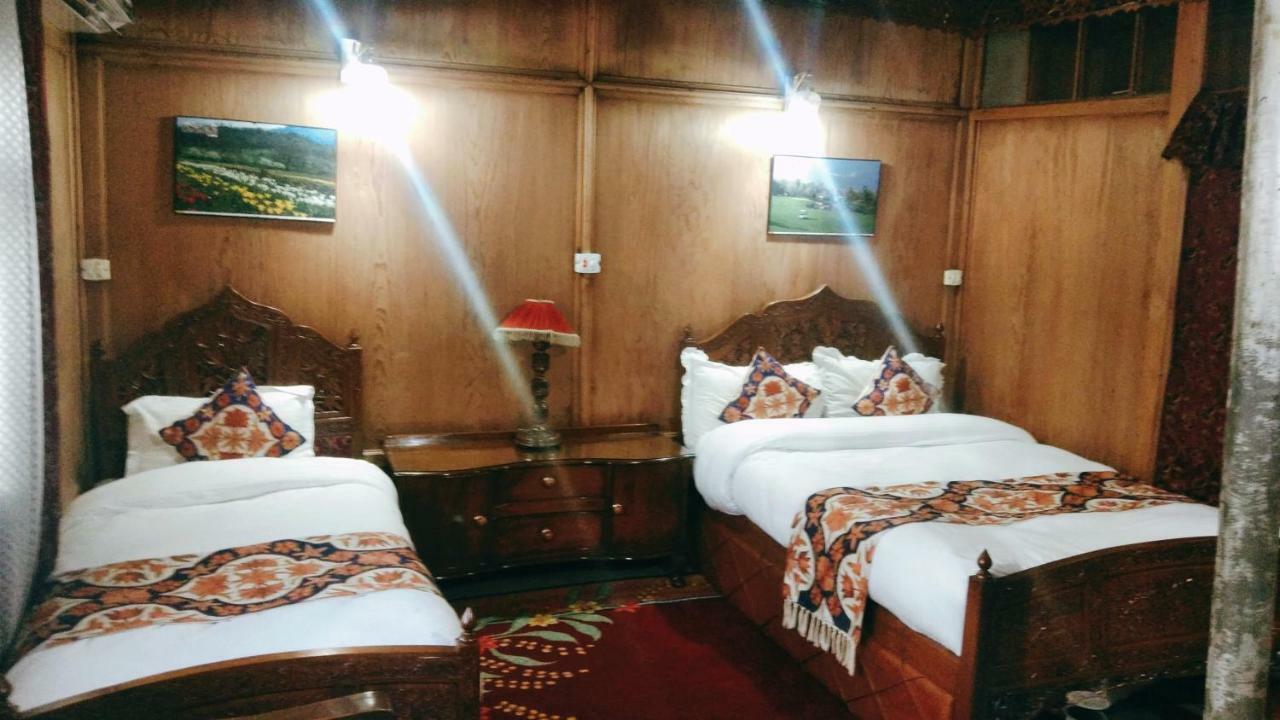 The Badyari Palace Houseboats Srinagar  Exterior photo